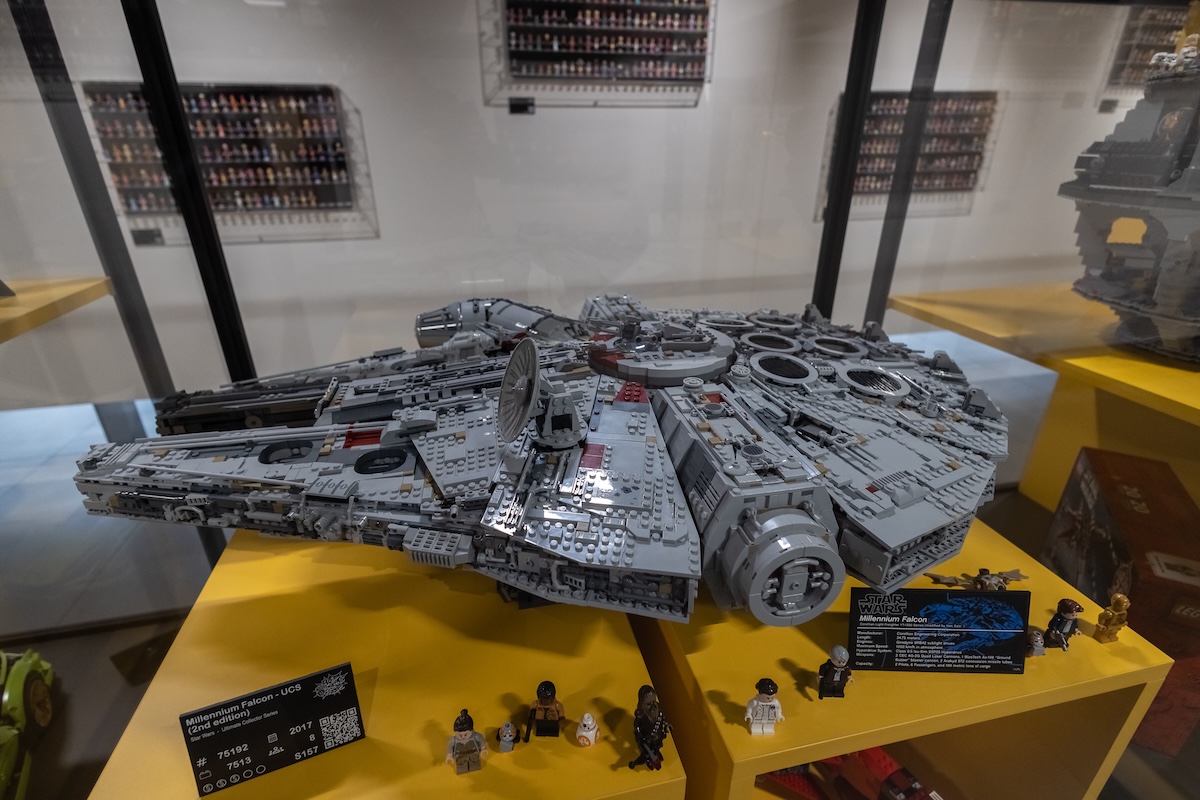 najwi-ksze-na-wiecie-muzeum-zestaw-w-z-klock-w-lego-i-minifigurek